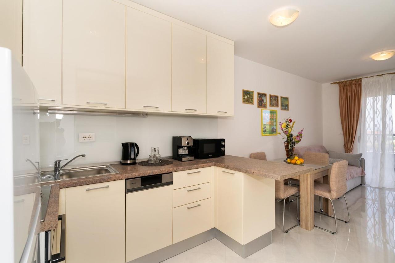 Modern Apartments Sirobuja Split Exterior photo